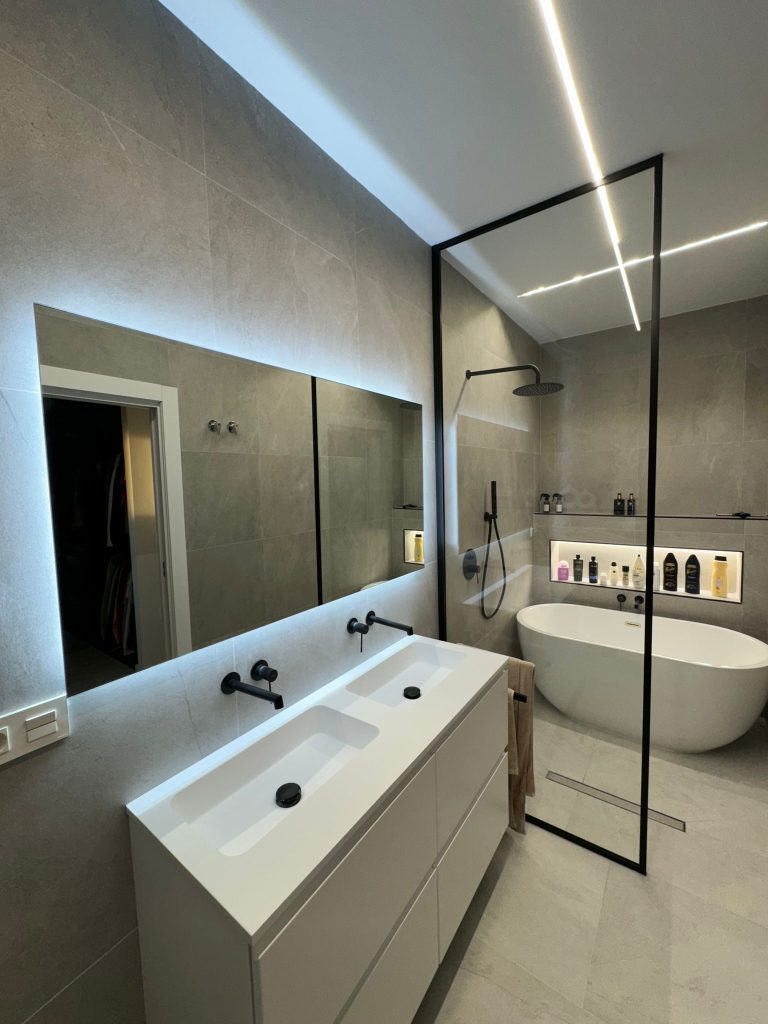 Espejos y mamparas a medida en Maracena